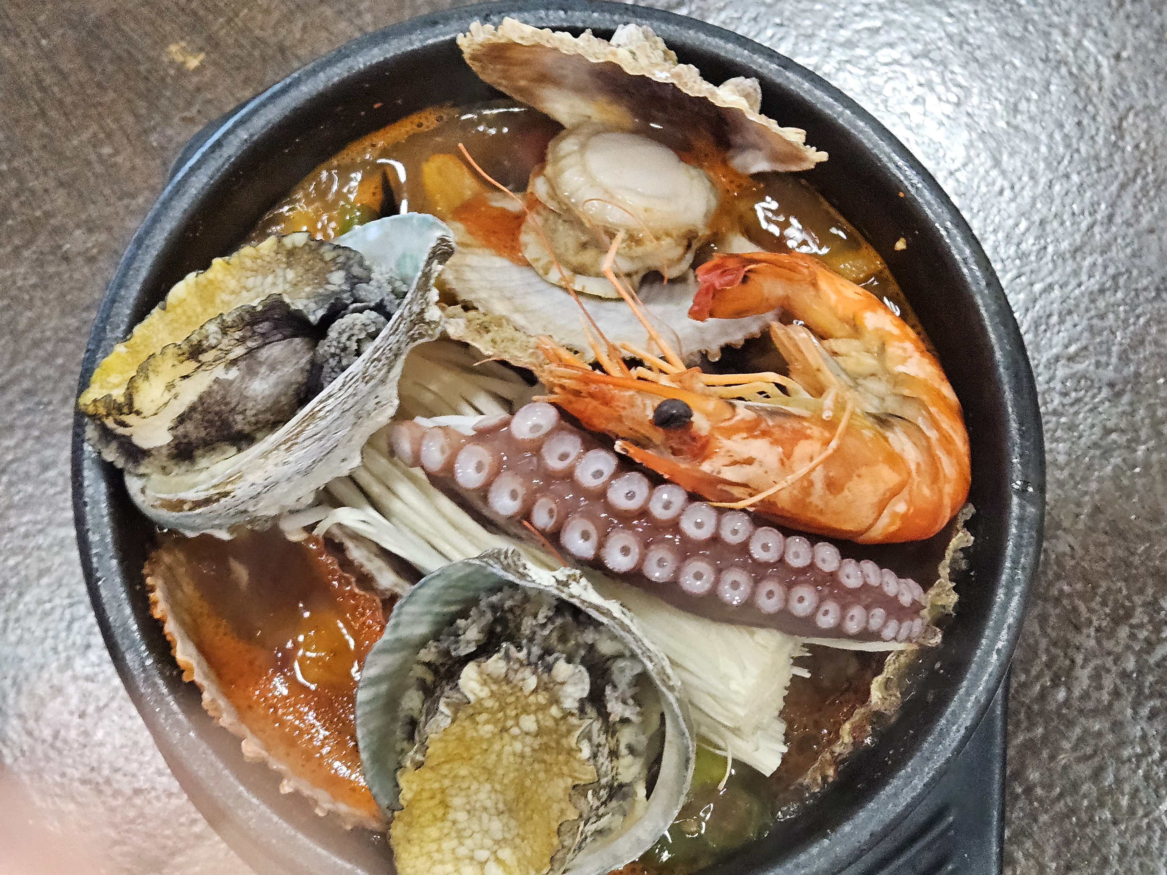 전복 문어 뚝배기