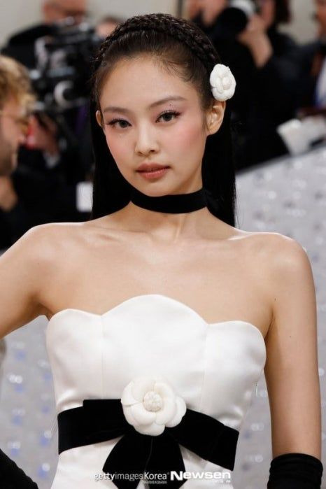 2026 멧 갈라 블랙핑크 제니 540시간 샤넬 드레스 화제, 카리나 한복 패션까지 K-스타 총정리