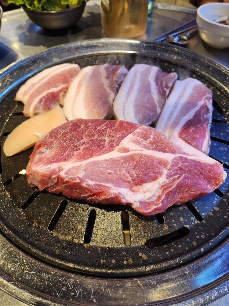 마당쇠 고기굽는중