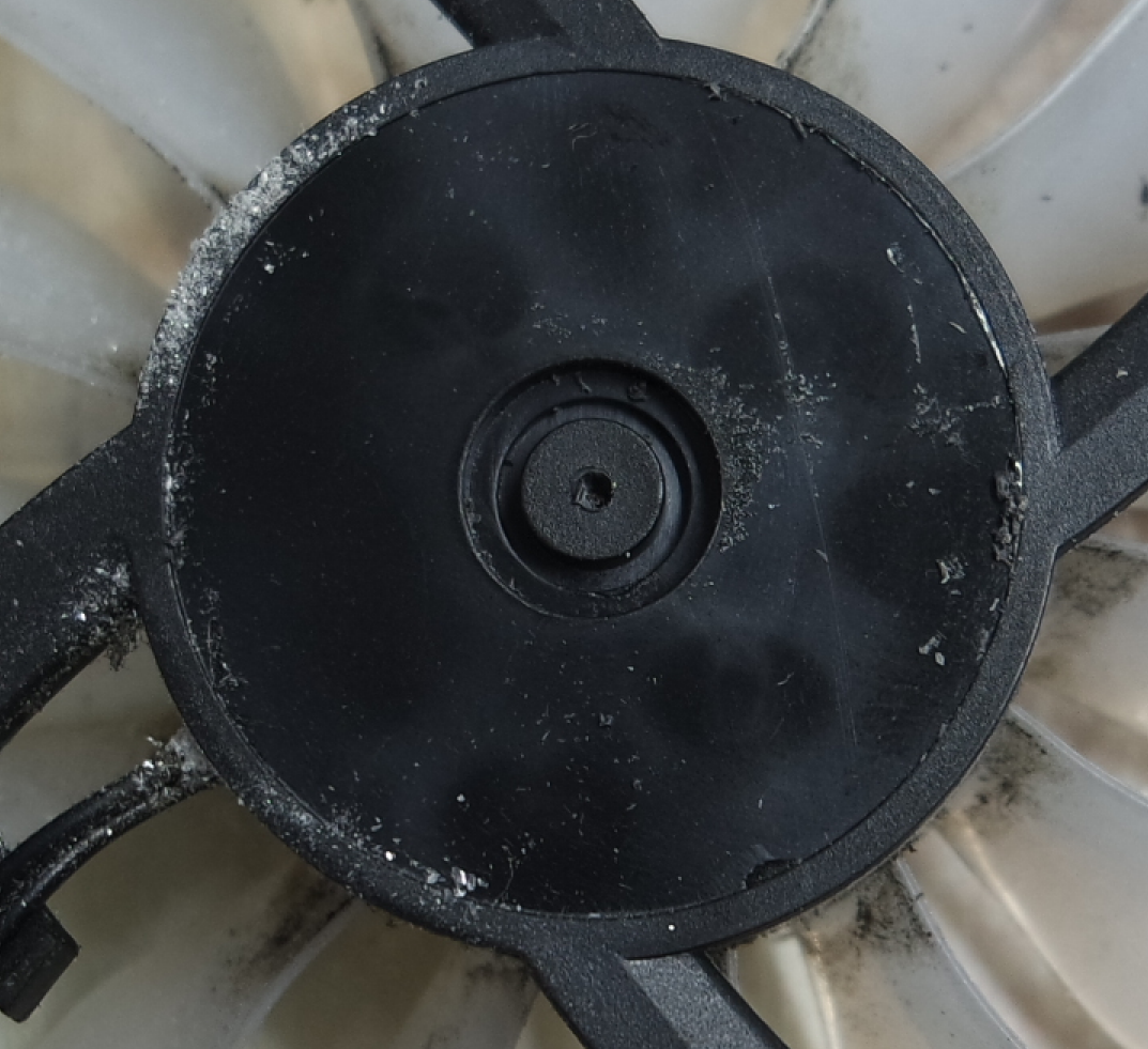 뚫다보면, 중심축과 만납니다. 그만 뚫습니다.