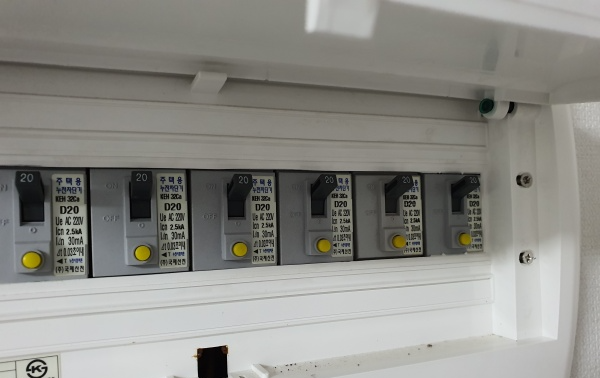 집안에-설치된-차단기박스
