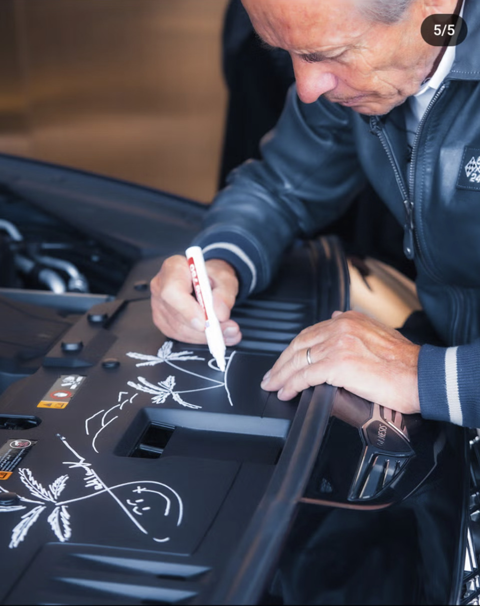 제네시스 'GV80 데저트 에디션'과 전설적인 레이싱 드라이버 '재키 익스'