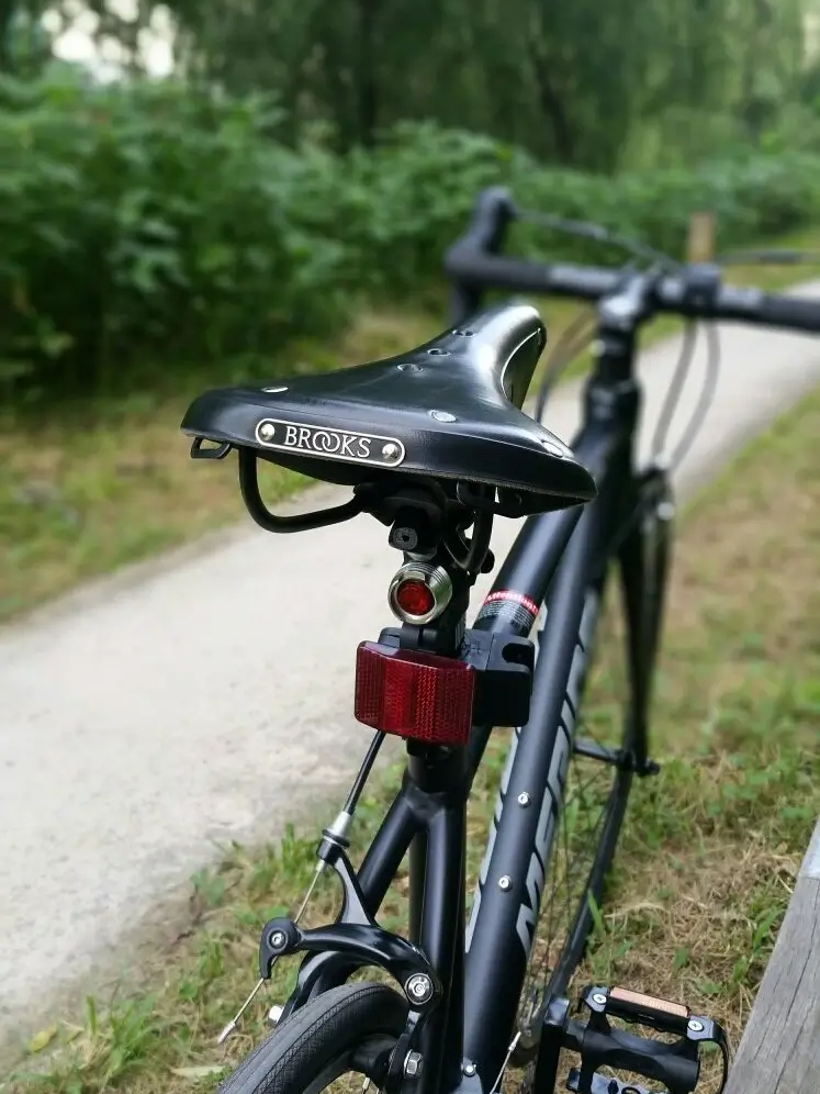 메리다 스컬트라에 브룩스 안장 커스텀