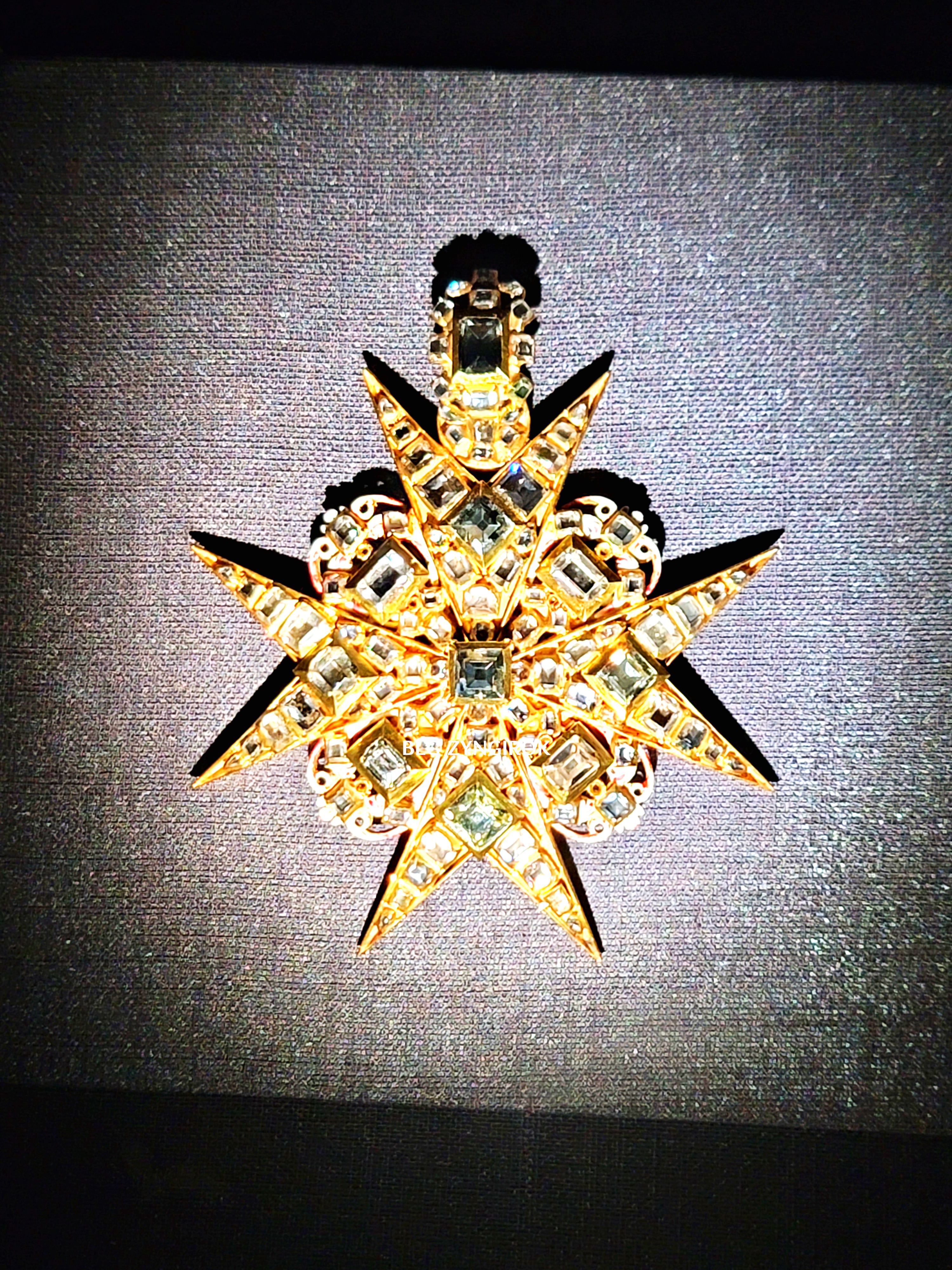 롯데타워 - 롯데뮤지엄 고혹의 보석 매혹의 시간 - 17에서 18세기 전시품 모습이다.