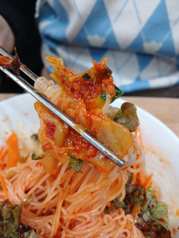 싸다김밥 비빔국수 면발