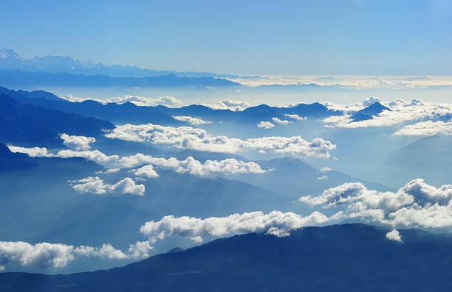 구름위 본 사진