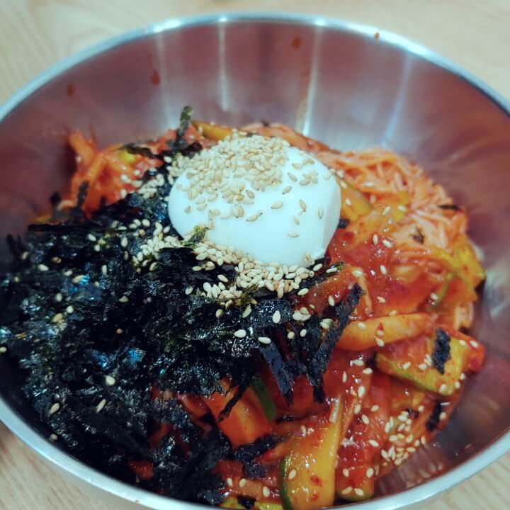 우이동멸치국수-비빔국수(5,000원)