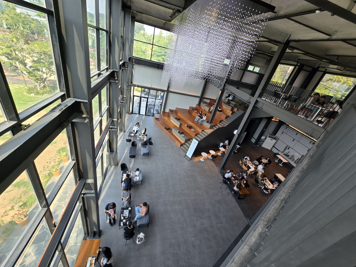 3층에서 바라본 2층