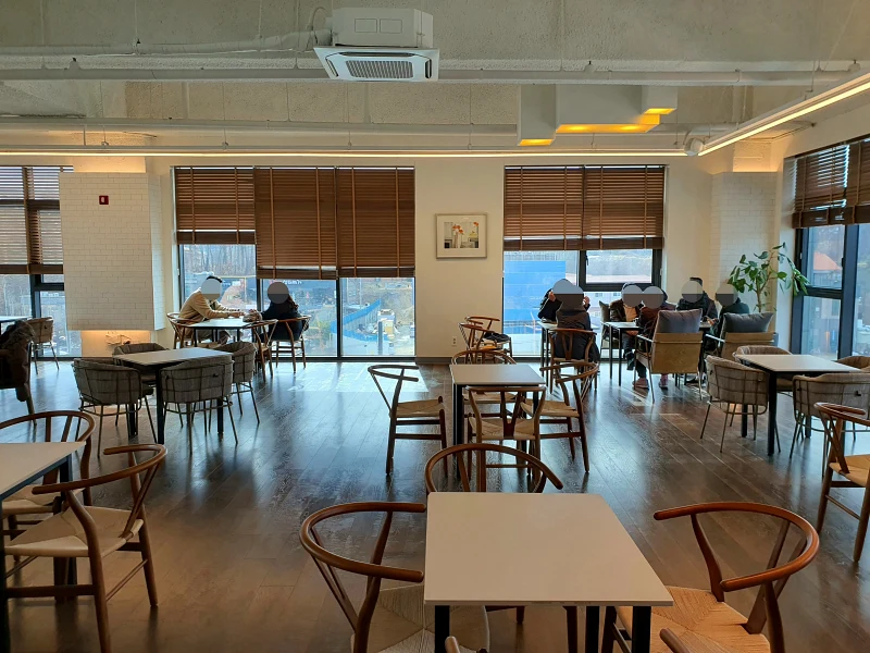 레인디어커피 내부 12