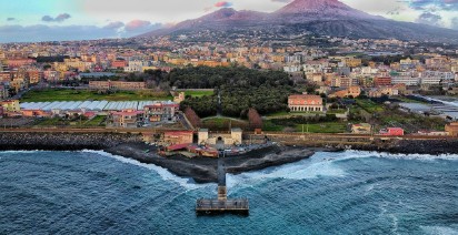 바다에서 바라본 나폴리 전경
