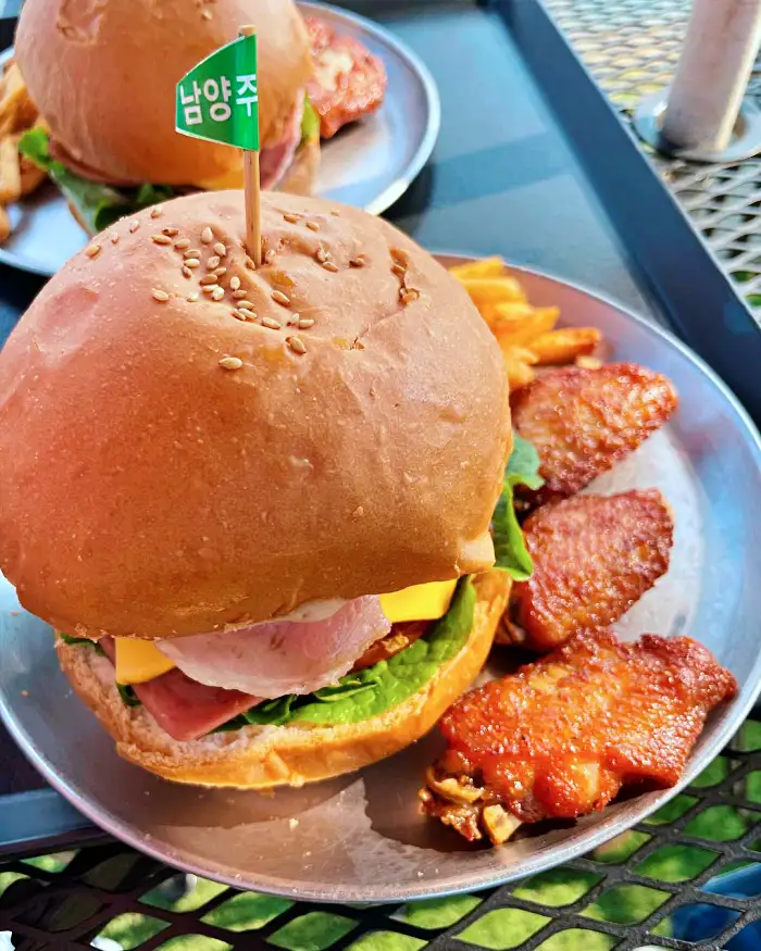 북한강 리버뷰 남양주 맛집 분위기 폭발 한강뷰 즐기는 수제 새우 버거 햄버거