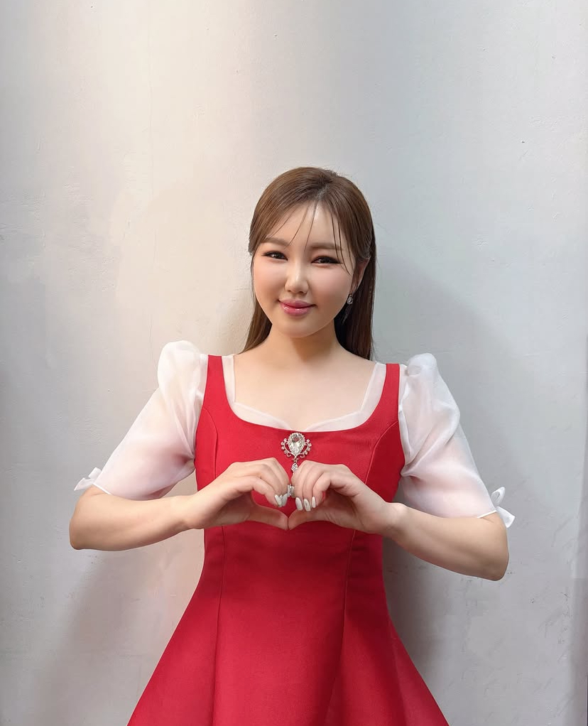 송가인 손모양 하트