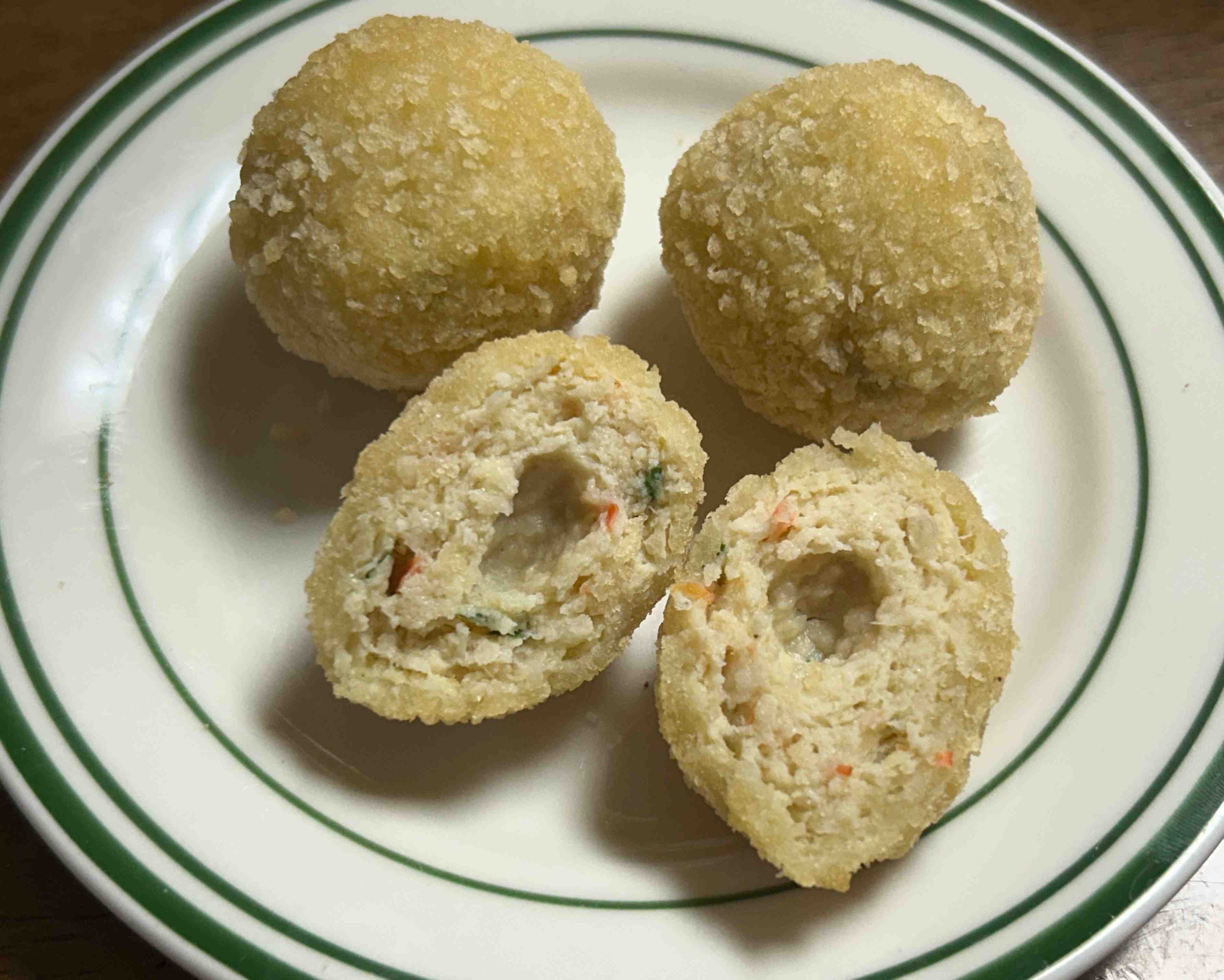 두부치킨볼 단면