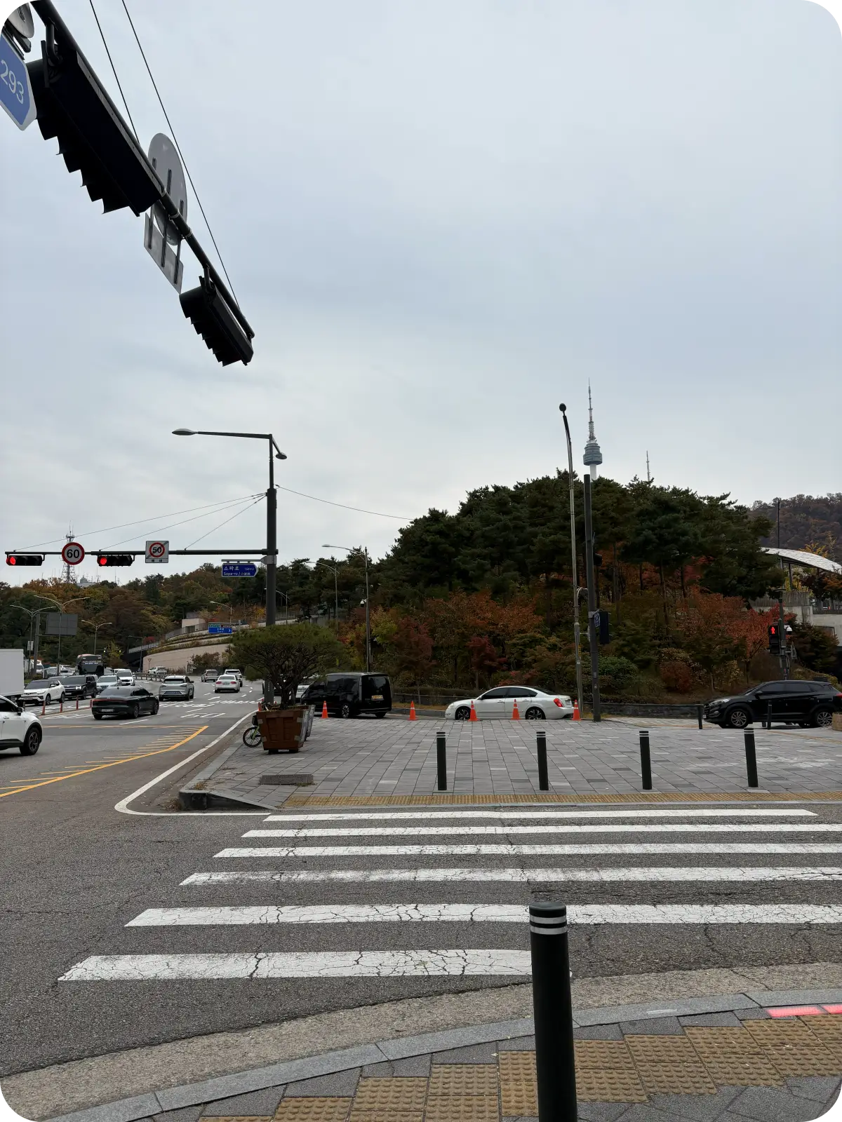 남산타워로 올라가는 길 초입2