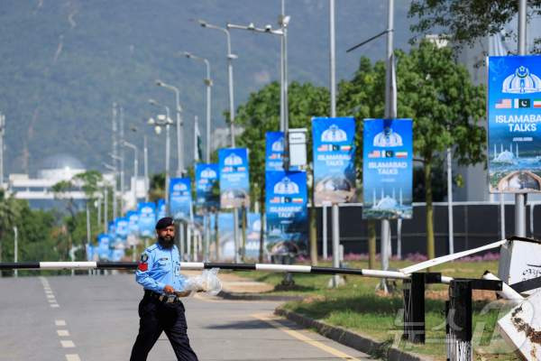 트럼프 휴전 연장 선언에 이란 "인정 불가" 즉각 반발... 2026 중동 긴장 최고조, 해상봉쇄가 변수