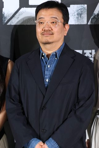 군체 영화 개봉일 줄거리 연상호 감독 출연진 전지현 구교환