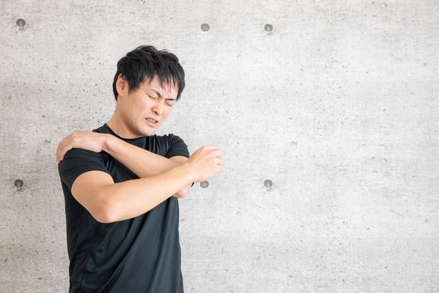 어깨가 아픈 이유