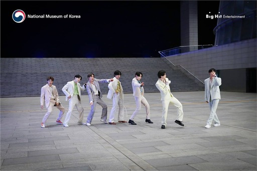 세계적인 K-팝 스타 BTS 퍼포먼스