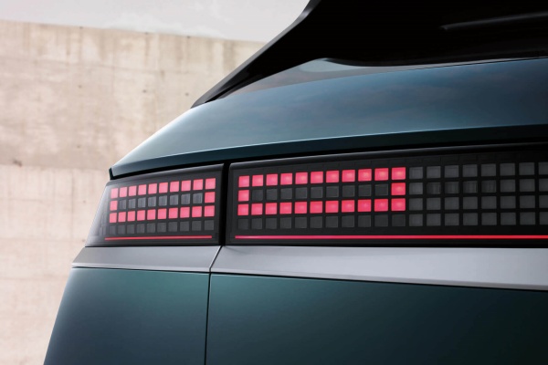 아이오닉5-뒷등