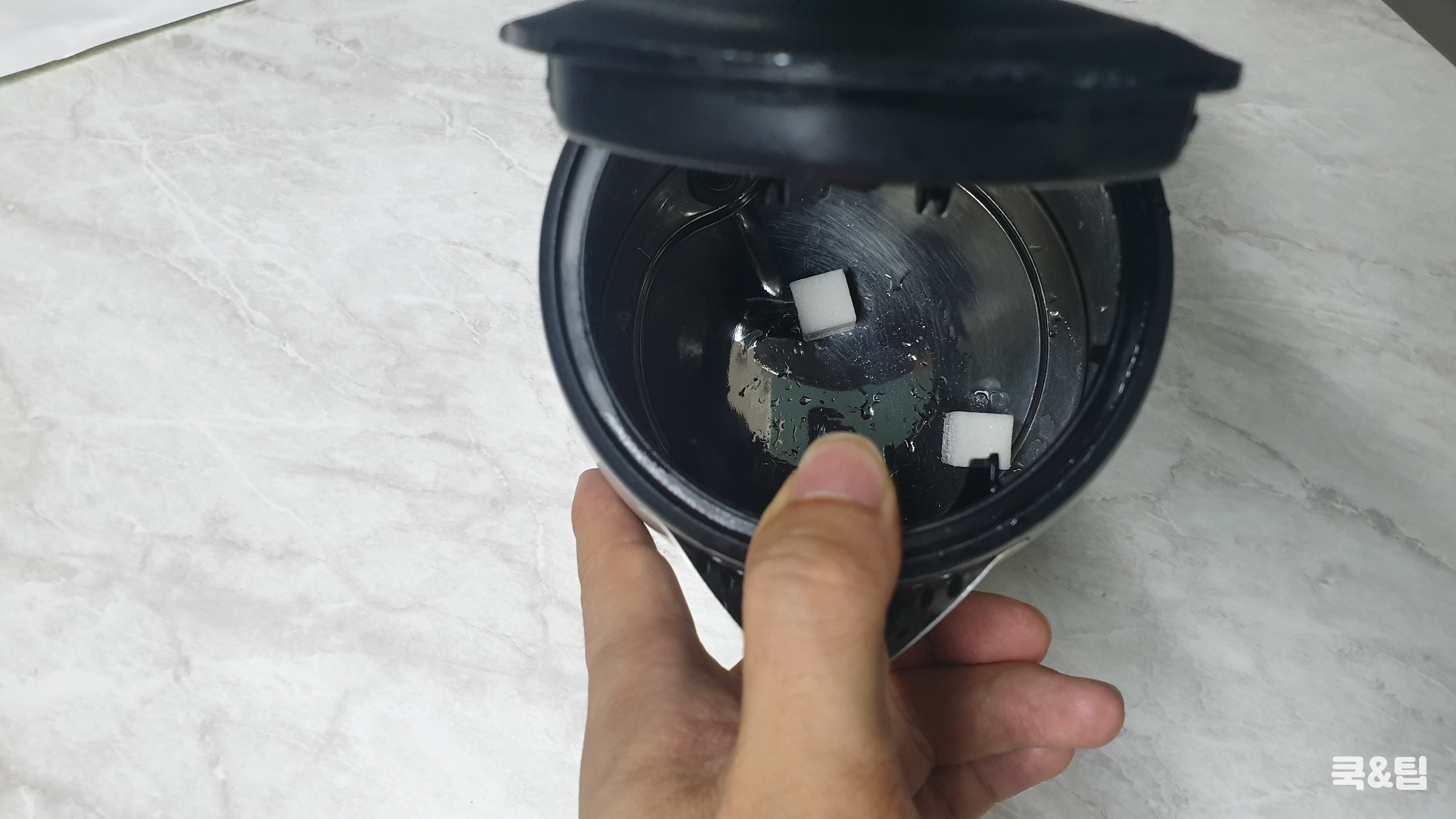 각설탕 넣은 무선주전자