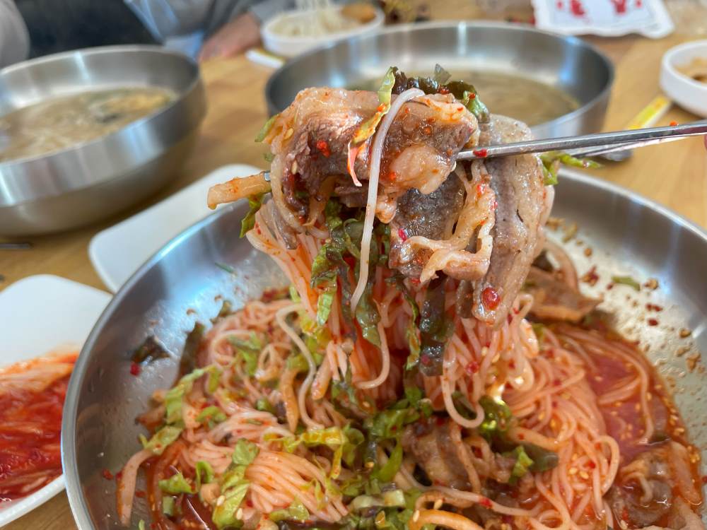 제주-도민만-아는-맛집-능소-비빔국수