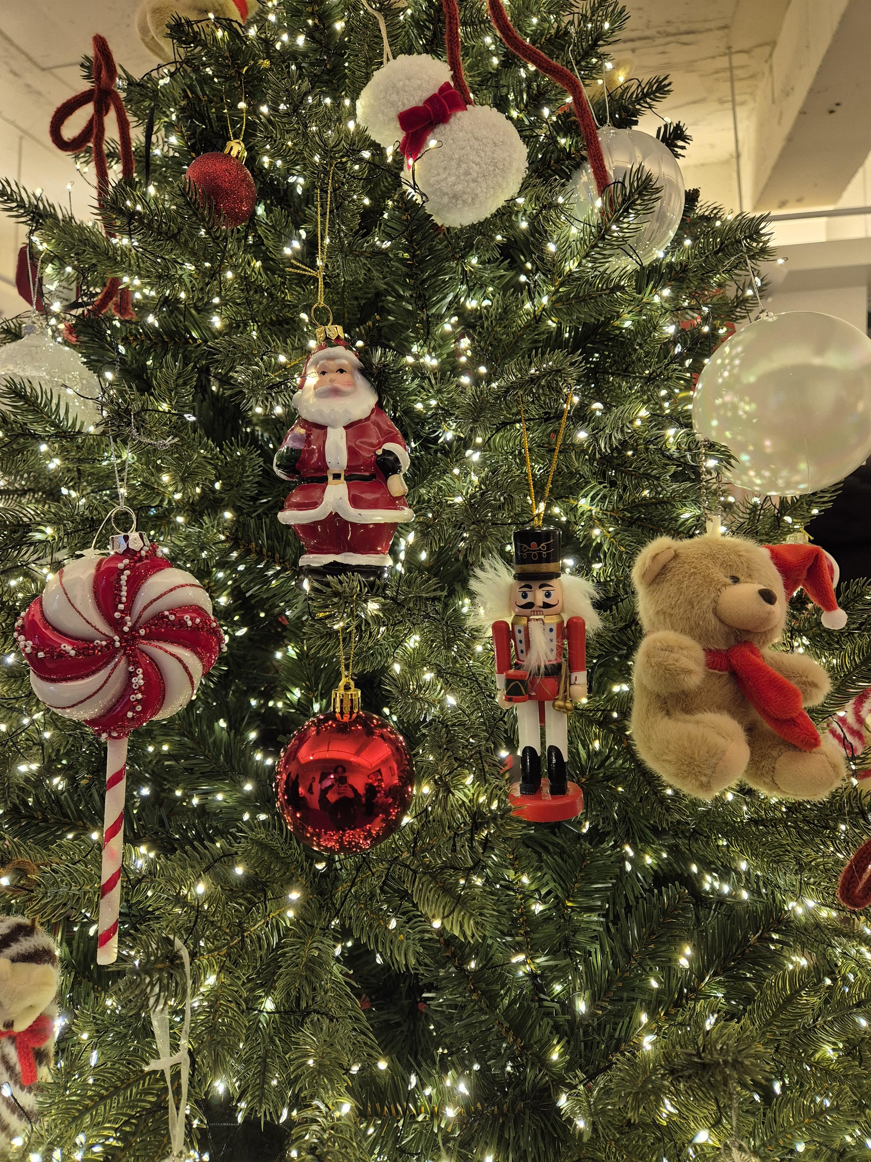 루시아이 크리스마스 트리 꾸미기