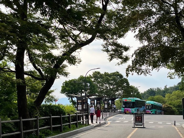 중간지점 버스 정류장