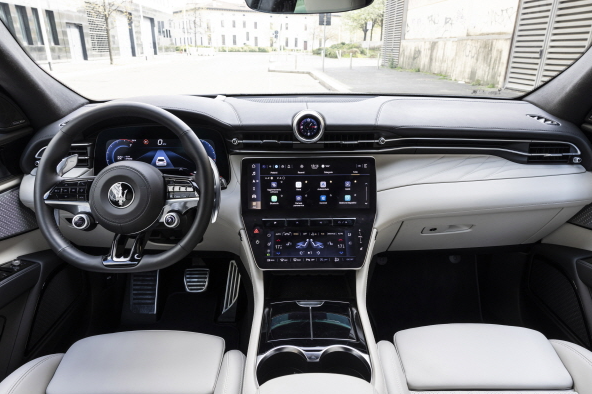 마세라티 그레칼레, 최첨단 기술과 기능으로 럭셔리 SUV의 기준을 높이다