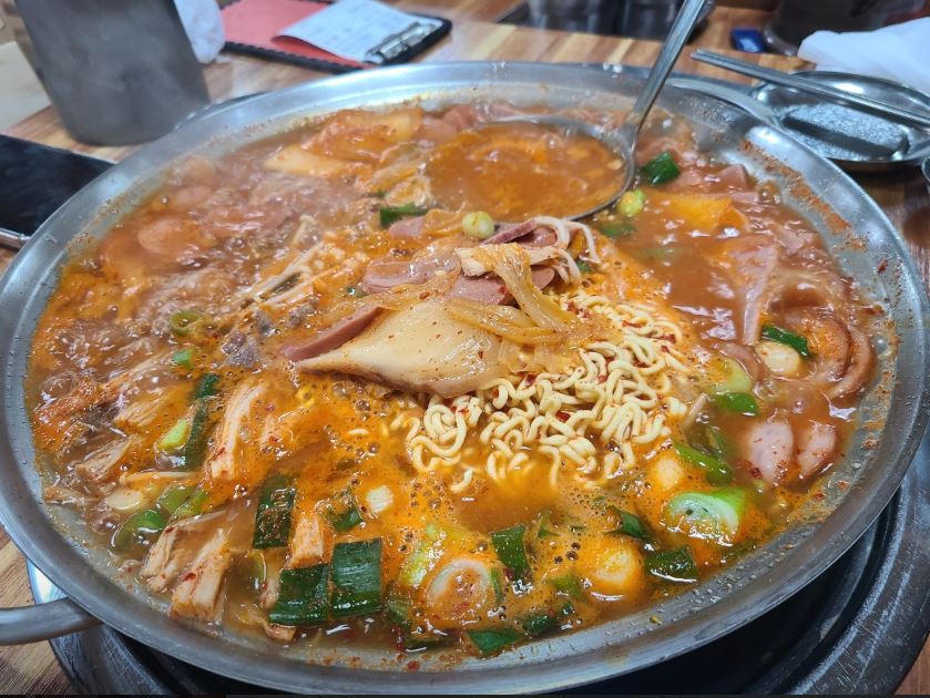 6시 내고향 군산 부대찌개 맛집 비행장정문부대찌개