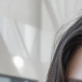 쌍꺼풀 수술 이미지 - 쌍꺼풀 수술을 받은 사람