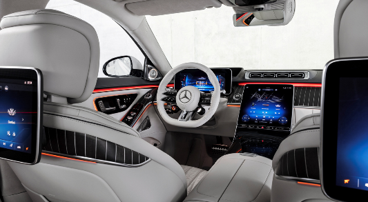 벤츠 AMG S클래스 E 퍼포먼스 내부디자인