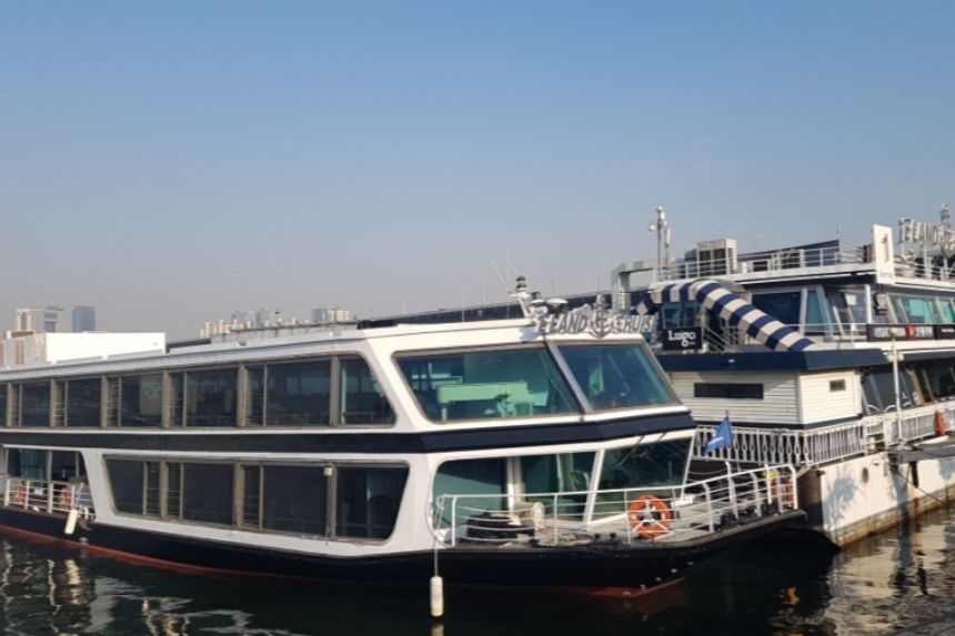 한강 크루즈 뷔페: 로맨틱한 서울 야경과 미식 여행