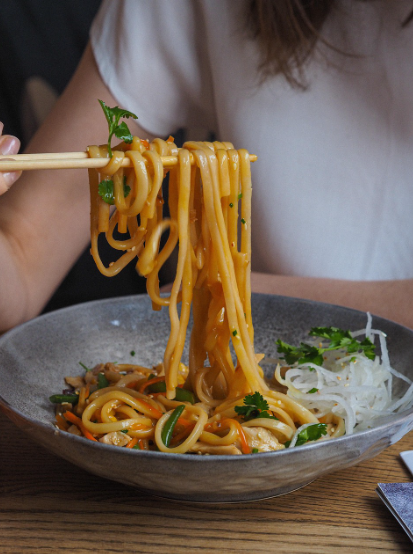 저녁 늦게 먹는 식사