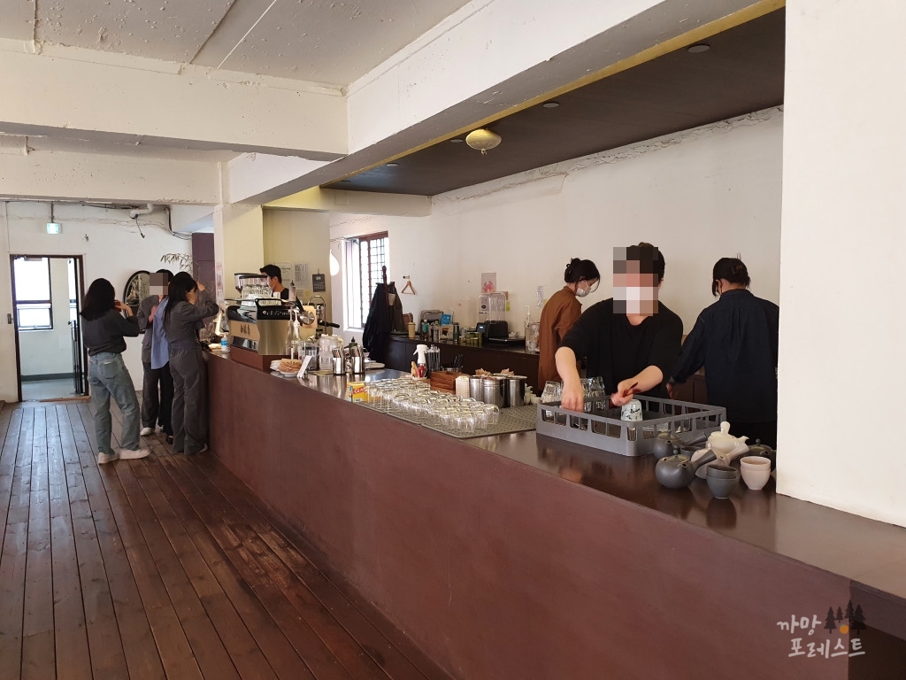 강남 카페 가배도 내부