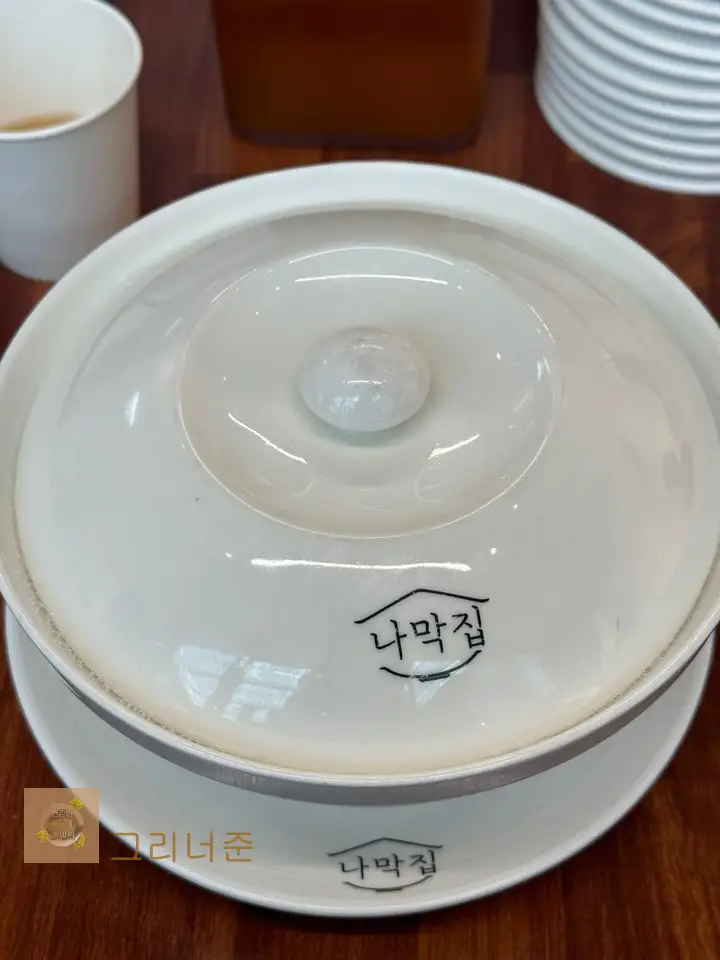 부산-용호동-나막집-특-돼지곰탕-뚜껑
