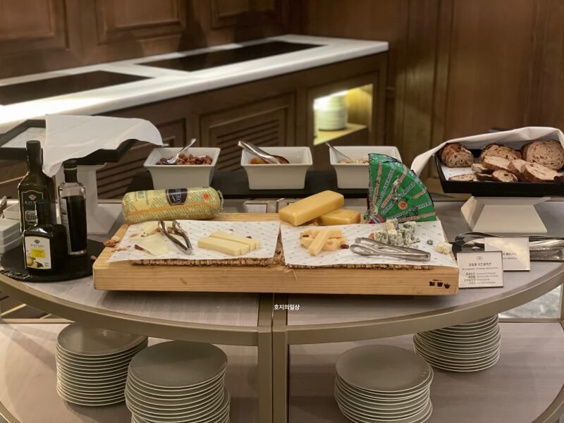 잠실 소피텔 32층 클럽 밀레짐 라운지 - 치즈 코너