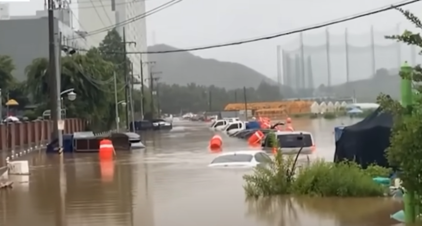 물에 바진 차량3