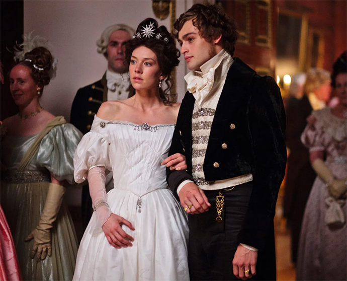 사교장에-온-에스텔라와-핍