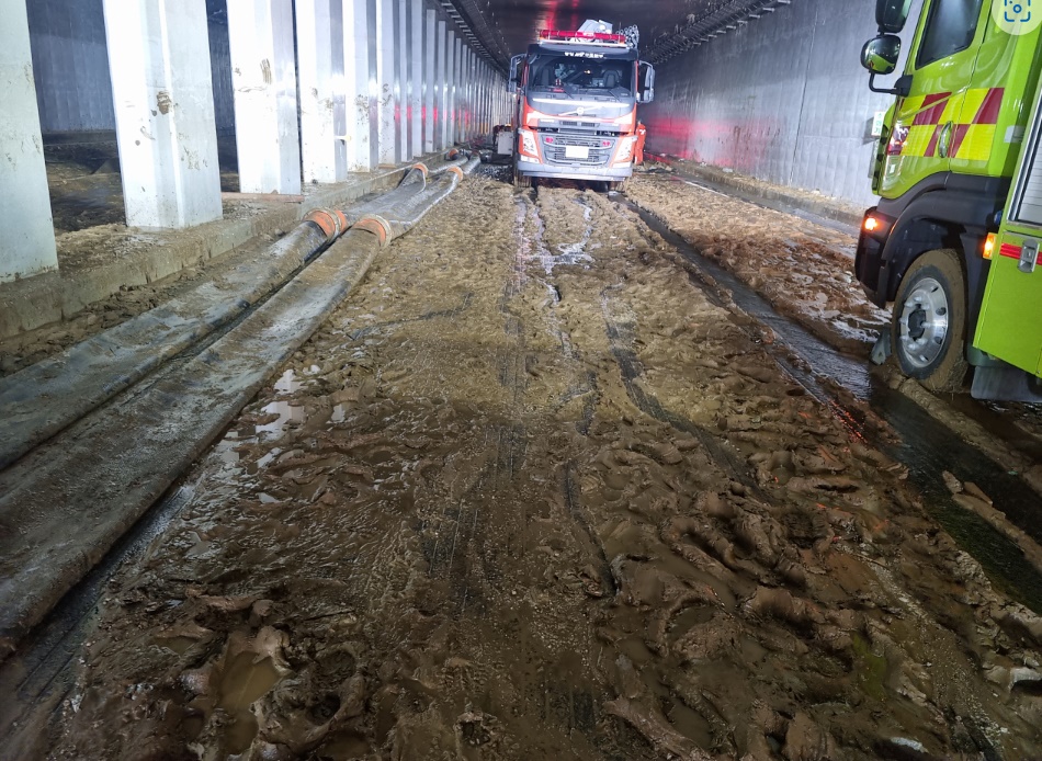 오송 지하차도 침수 참사 현장 일부를 공개한 사진(출처: 헤럴드 경제)