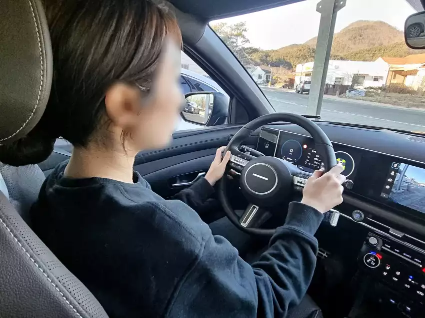 바른 주차의 첫걸음은 올바른 운전 자세입니다.