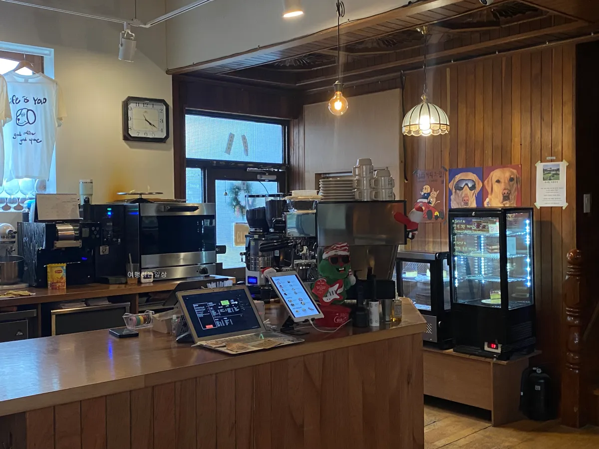 경기도-크리스마스-트리있는-분위기-좋은-카페-공간상점-part.2