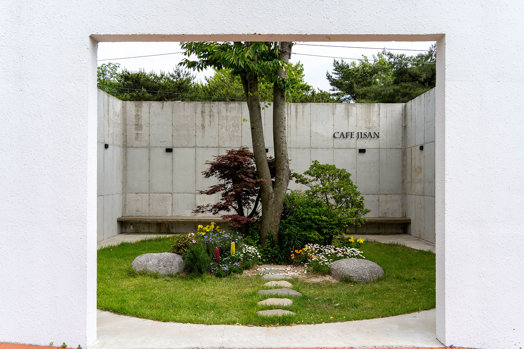 카페 지산 야외공간