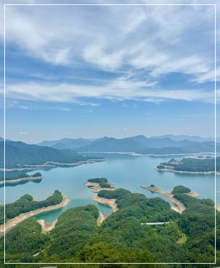 충주 가볼만한곳 베스트10 게으른악어 카페 & 악어봉 전망