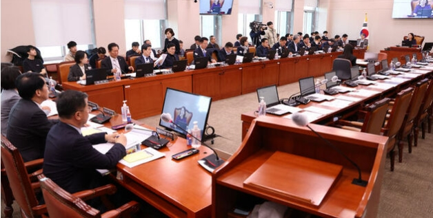 민주당은 국가의 적?...간신히 턴 시킨 '원전' 예산 모두 삭감