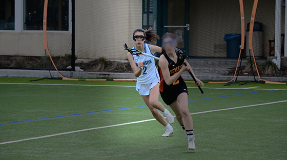 이나딘 라크로스 하는 모습