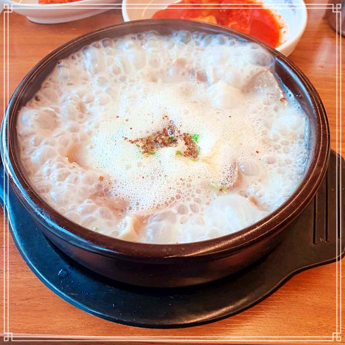 순천 웃장국밥거리 맛집 1+1 맛집, 9천원, 배춧잎 수육 한 접시 서비스, 순대국밥