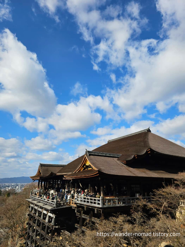 교토에서의 하루: 청수사, 전통 거리 산책, 그리고 니시키 시장에서의 미식 탐방