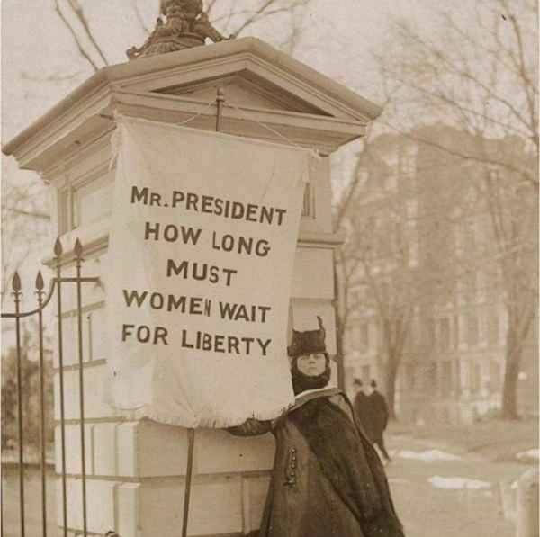 이야기가 담긴 역사적인 값진 사진들