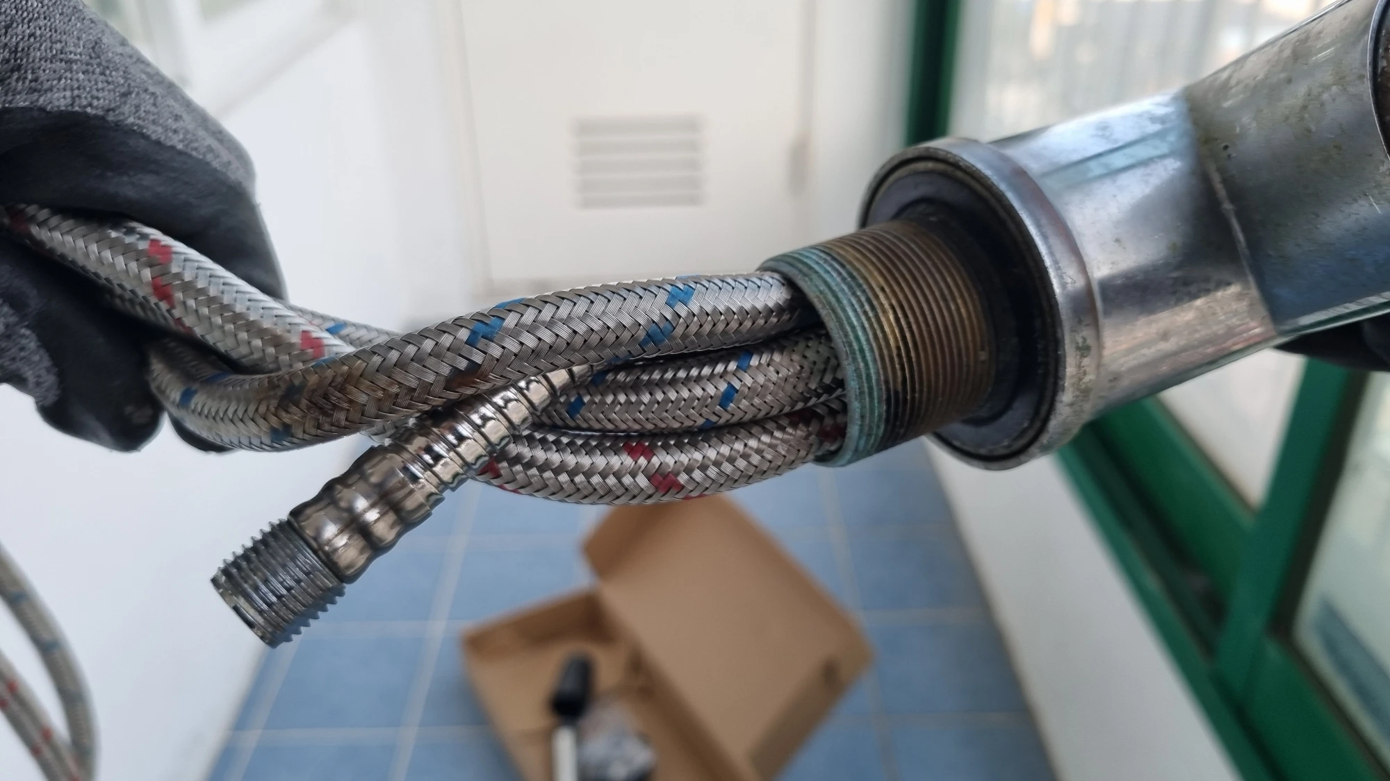 싱크대 호스 빠지지 않는 이유