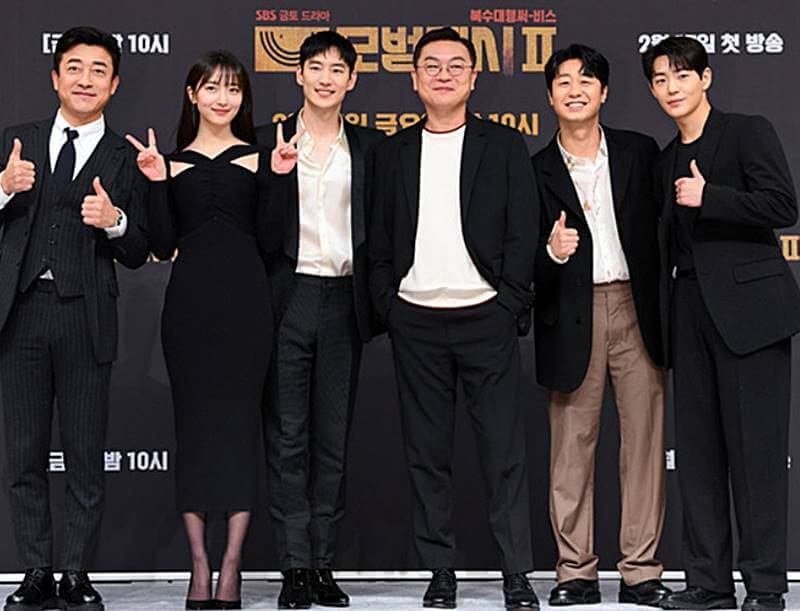 모범택시-대표-배우들-단체-모습